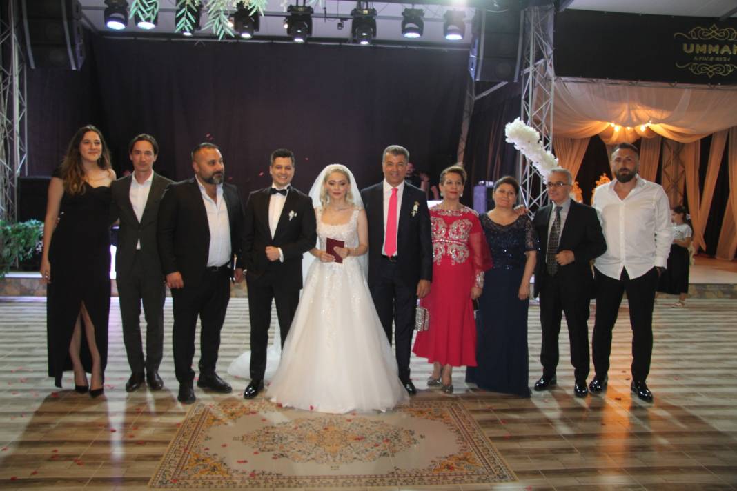 Ebru ile Hüda evlendi 1